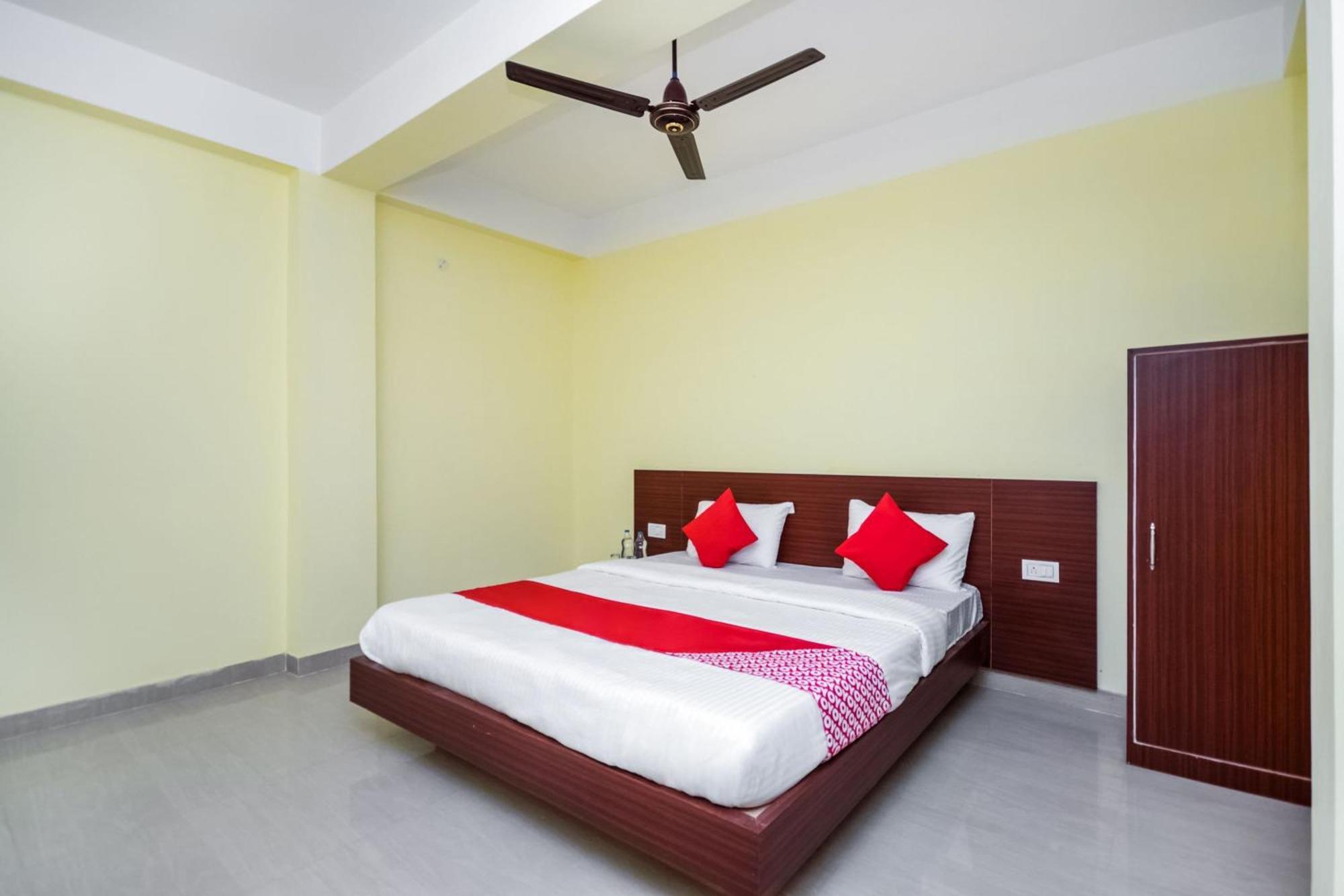 Hotel Vaccinated Staff- OYO Flagship 22365 Bimal Residency GS Road Dispur Exterior foto